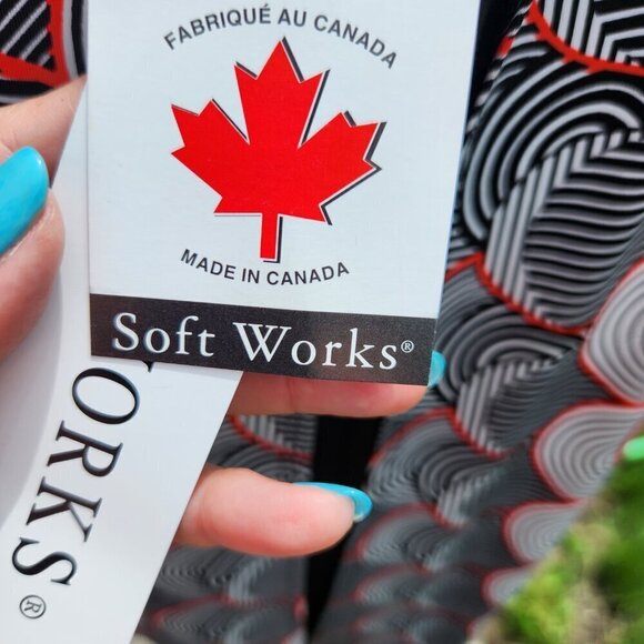 P287. Softworks Black, White and Red Layered Sleeveless Blouse |M NWT - Picture 4 of 5